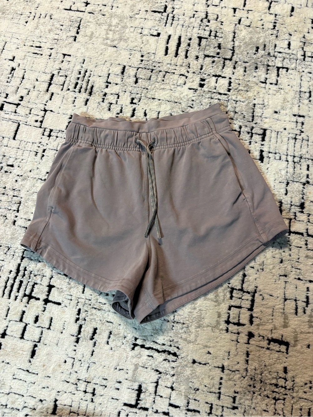 Lululemon inner glow 3” shorts